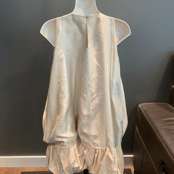 Greyhound Sleeveless Top - Picture 2 of 4